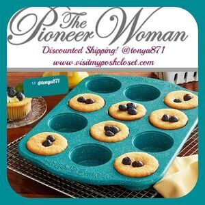 🦋 New Pioneer Woman Sunrise Teal 12-Cavity Muffin Pan